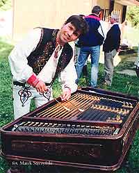 Zamapurze słynie z plenerowego festiwalu muzyki ludowej w Czerwonym Klasztorze. Muzycy chętnie demonstruj+/- techniki gry i instrumenty.